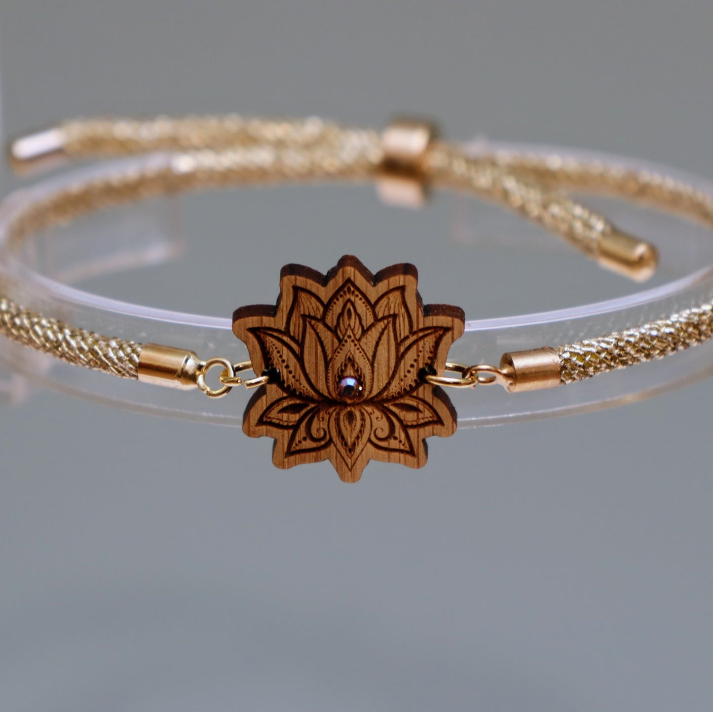 Fleur de Lotus : Symbole de Pureté et de Renaissance - Bracelet OR avec cristal Swarovski