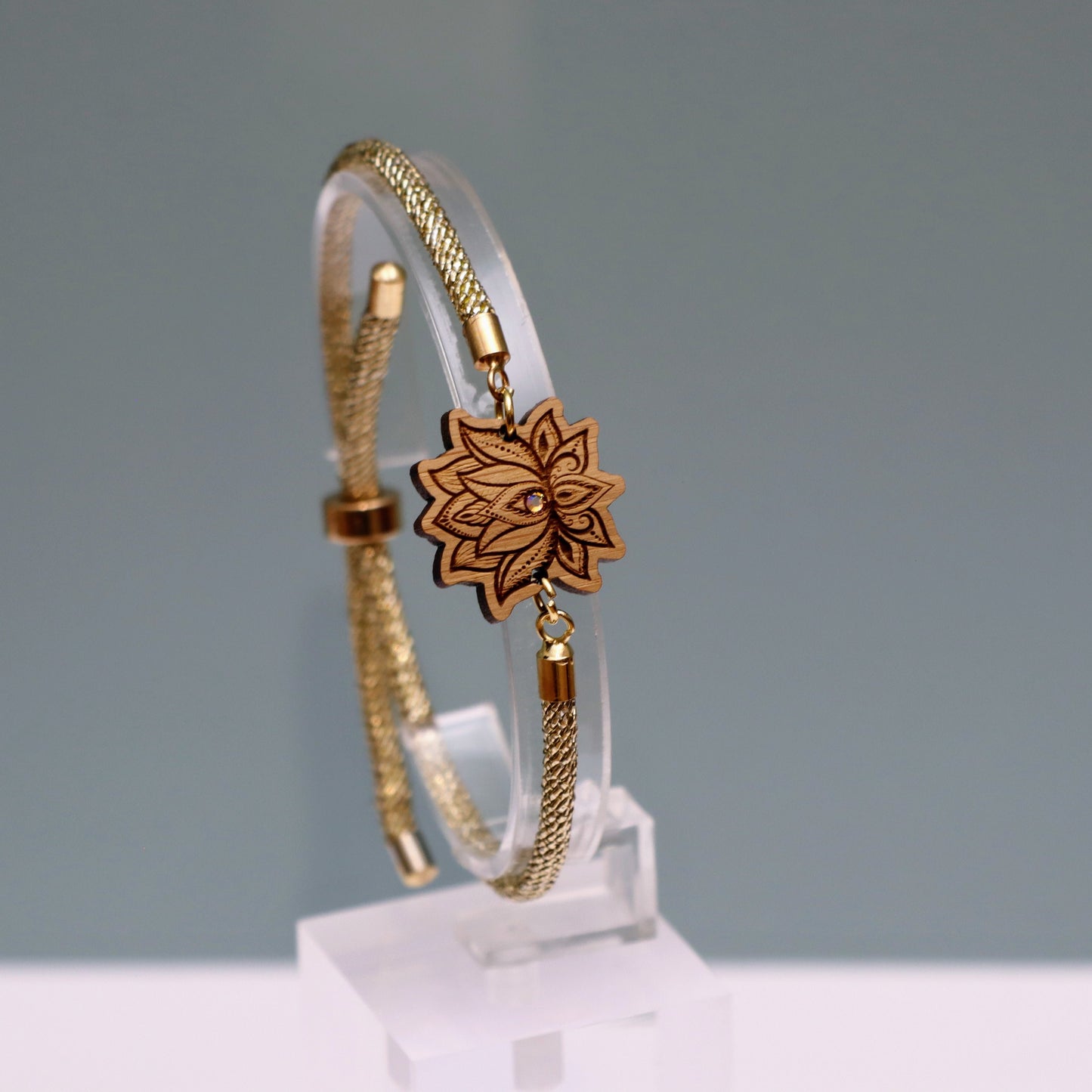 Fleur de Lotus : Symbole de Pureté et de Renaissance - Bracelet OR avec cristal Swarovski