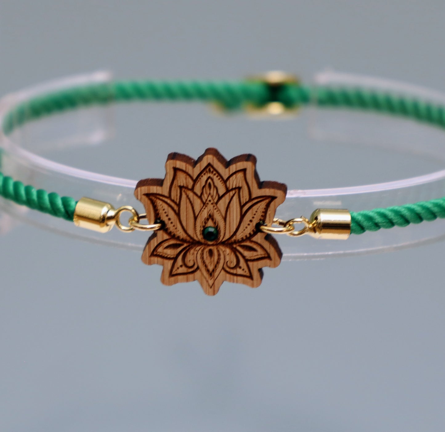 Fleur de Lotus : Symbole de Pureté et de Renaissance - Bracelet Vert avec cristal Swarovski