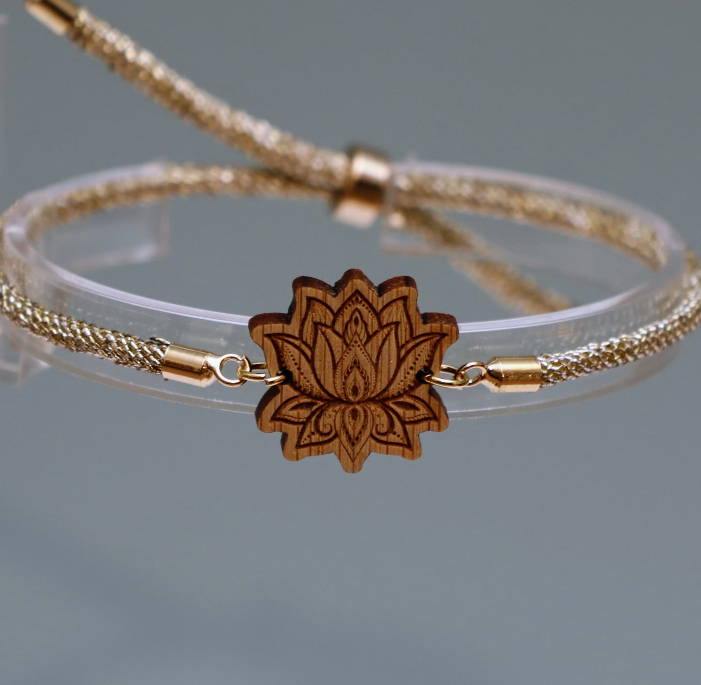 Fleur de Lotus : Symbole de Pureté et de Renaissance - Bracelet OR