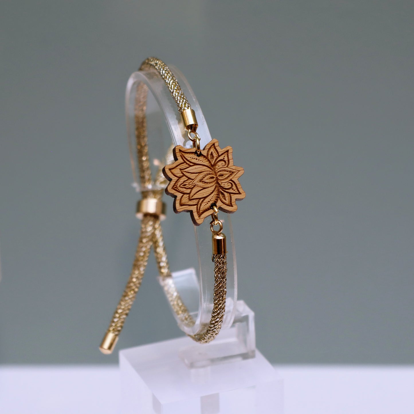 Fleur de Lotus : Symbole de Pureté et de Renaissance - Bracelet OR