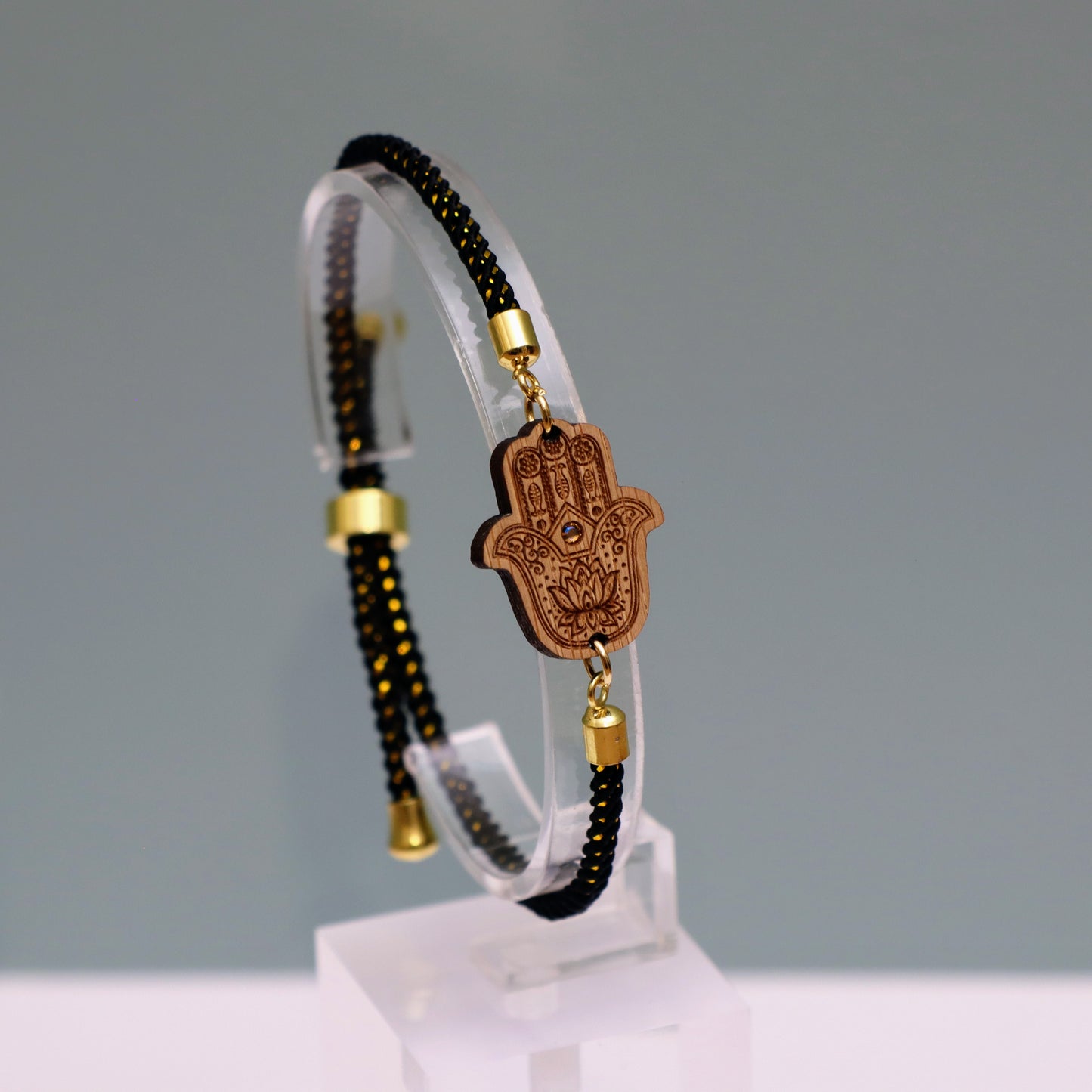 Main de Fatma : Symbole de Protection et de Bienveillance - Bracelet Noir et Doré avec cristal Swarovski