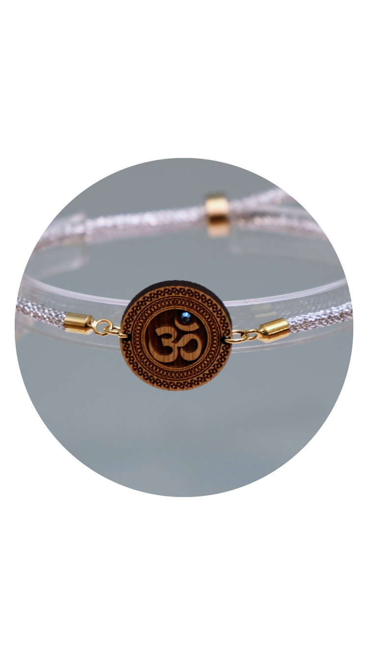 Om (ou Aum ॐ) – Symbole de l'Univers et de la Méditation