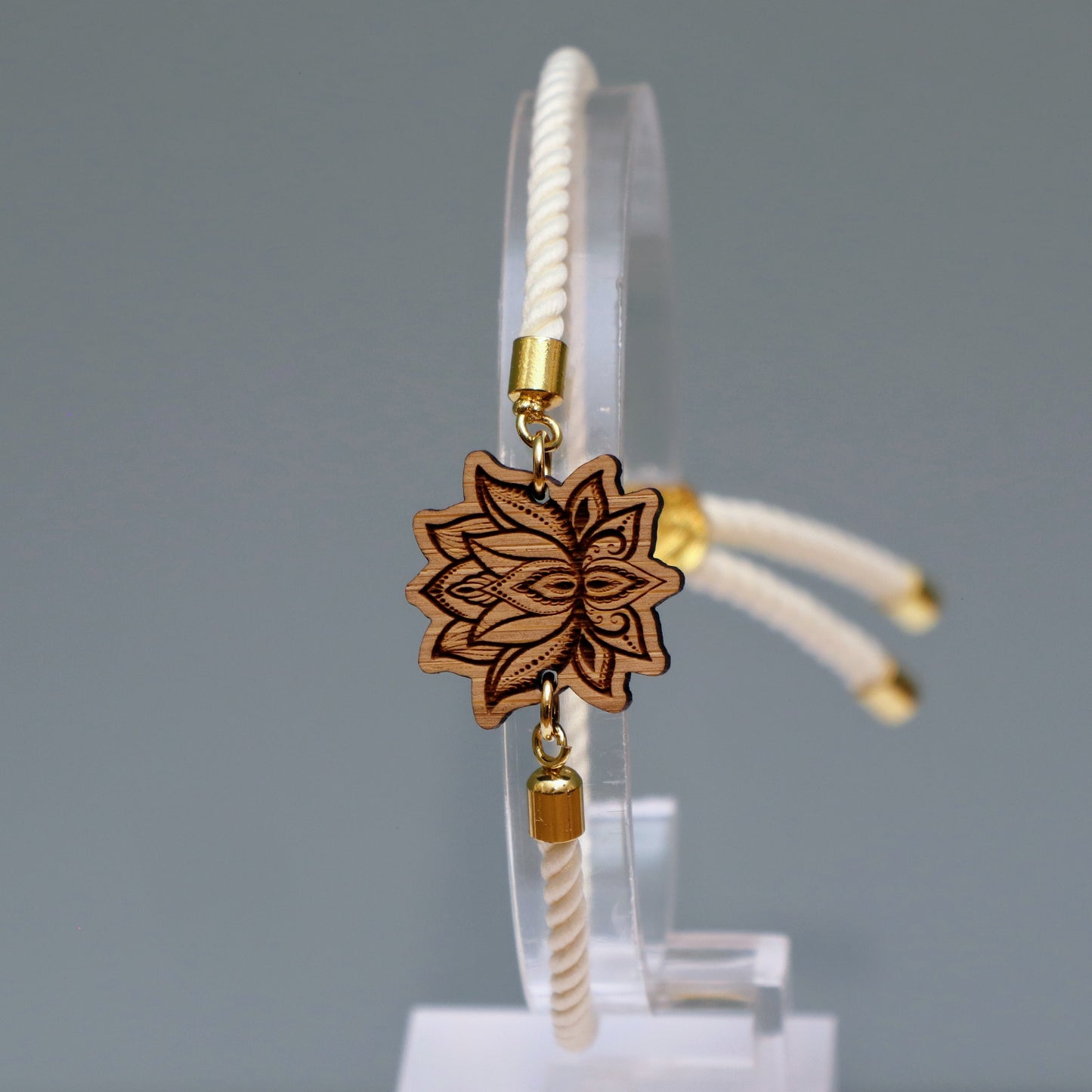 Fleur de Lotus : Symbole de Pureté et de Renaissance - Bracelet Ivoire