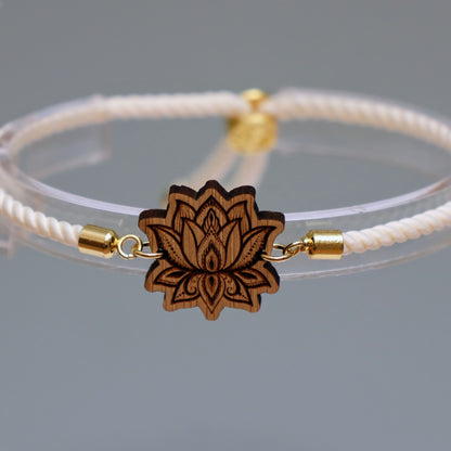 Fleur de Lotus : Symbole de Pureté et de Renaissance - Bracelet Ivoire