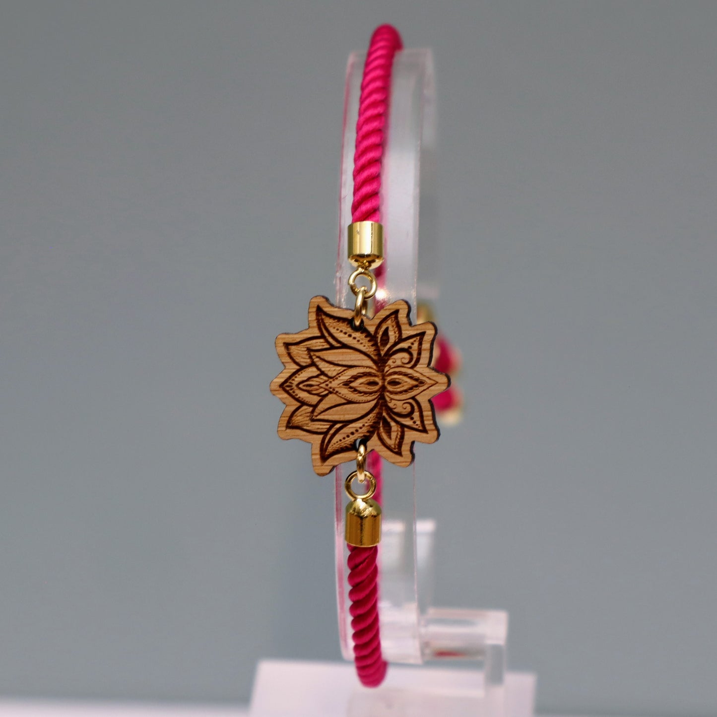 Fleur de Lotus : Symbole de Pureté et de Renaissance - Bracelet Fuchsia