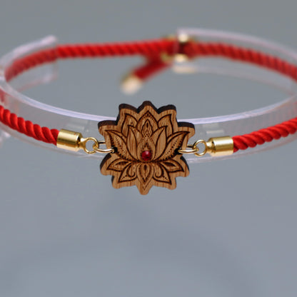 Fleur de Lotus : Symbole de Pureté et de Renaissance - Bracelet Rouge avec cristal Swarovski