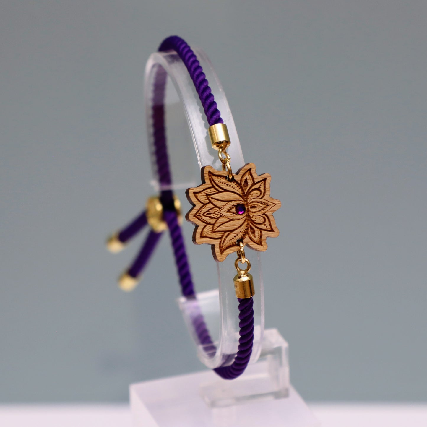 Fleur de Lotus : Symbole de Pureté et de Renaissance - Bracelet Violet avec cristal Swarovski