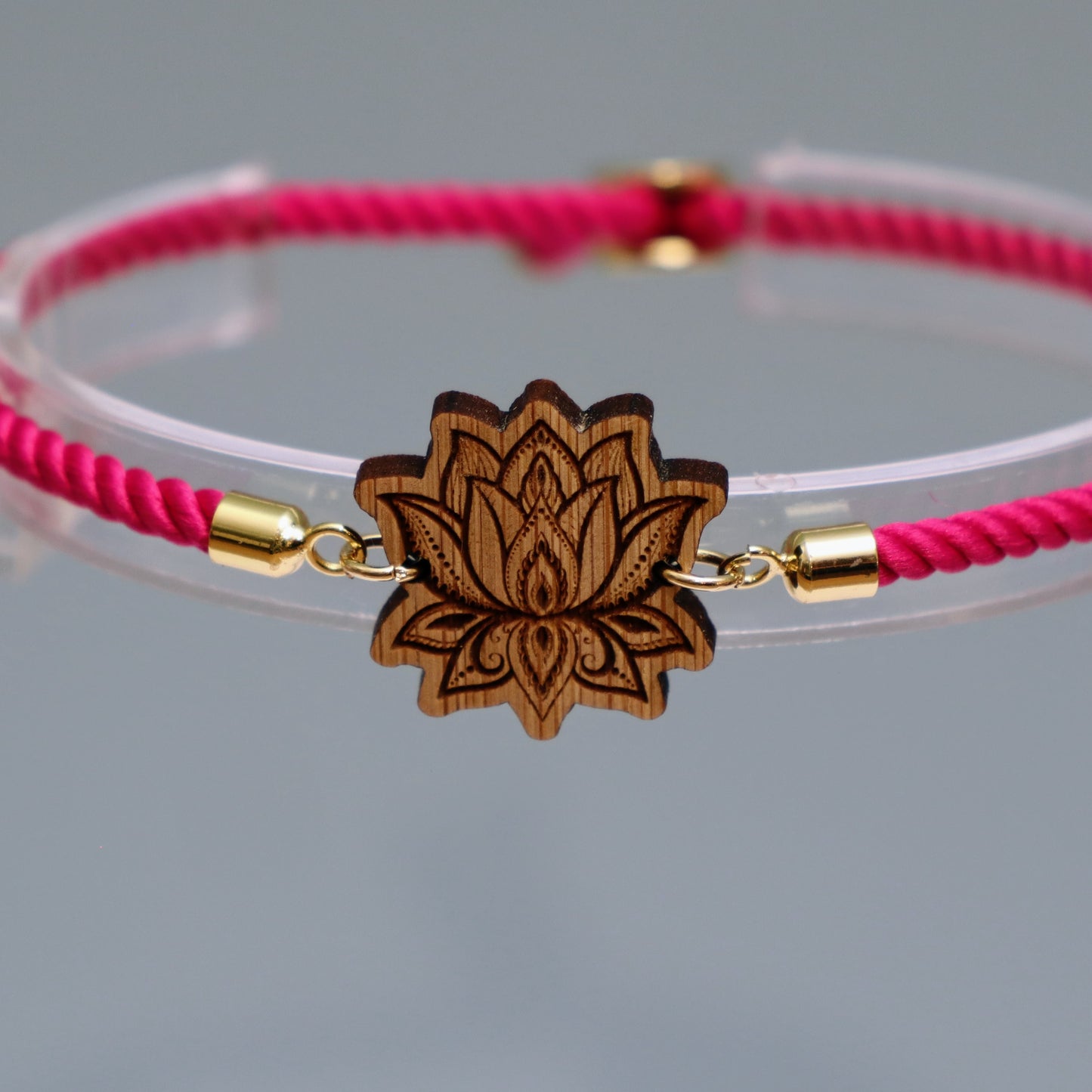 Fleur de Lotus : Symbole de Pureté et de Renaissance - Bracelet Fuchsia