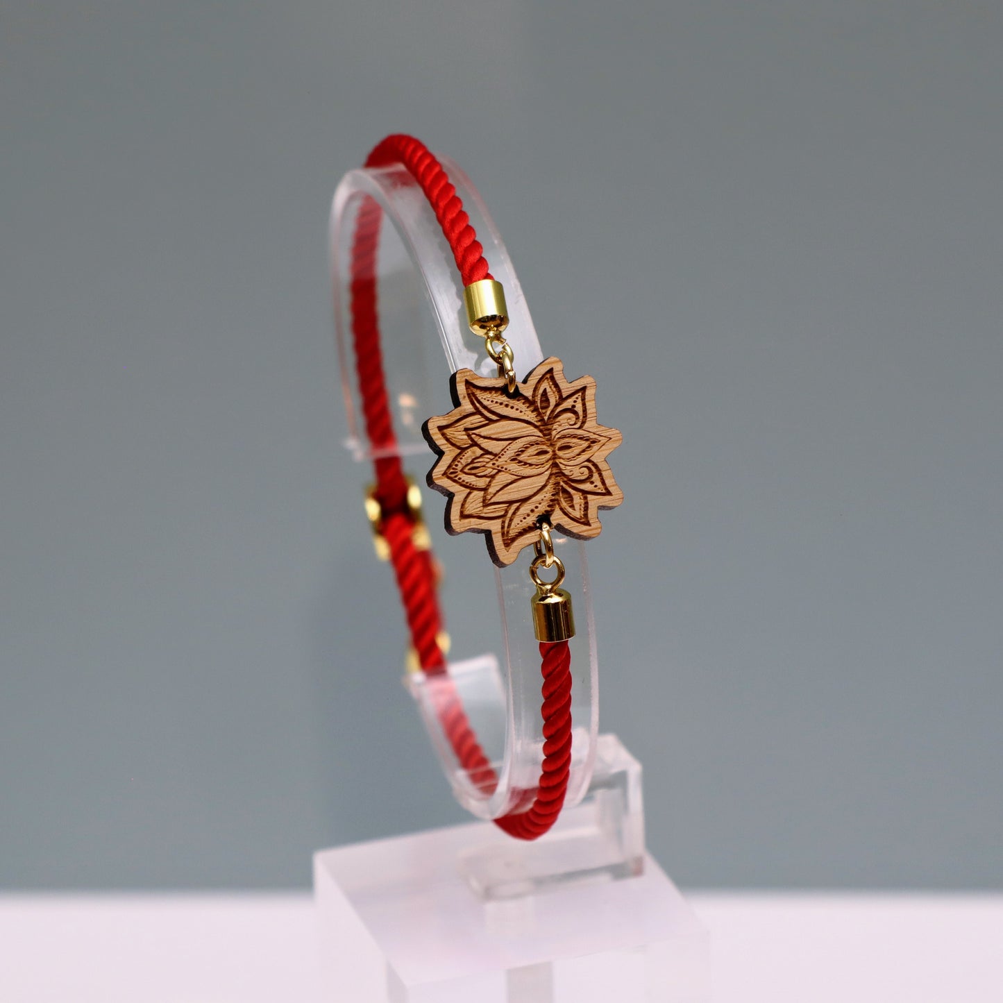 Fleur de Lotus : Symbole de Pureté et de Renaissance - Bracelet Rouge