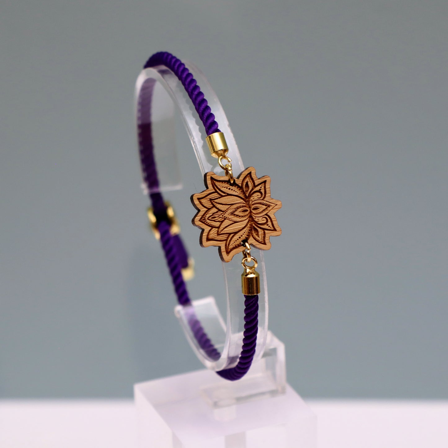 Fleur de Lotus : Symbole de Pureté et de Renaissance - Bracelet Violet