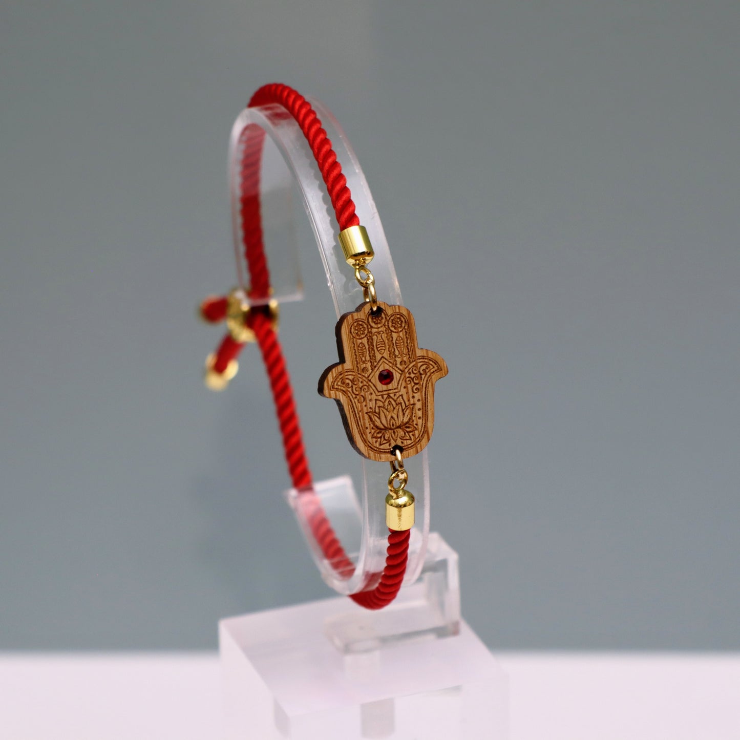 Main de Fatma : Symbole de Protection et de Bienveillance - Bracelet Rouge avec cristal Swarovski