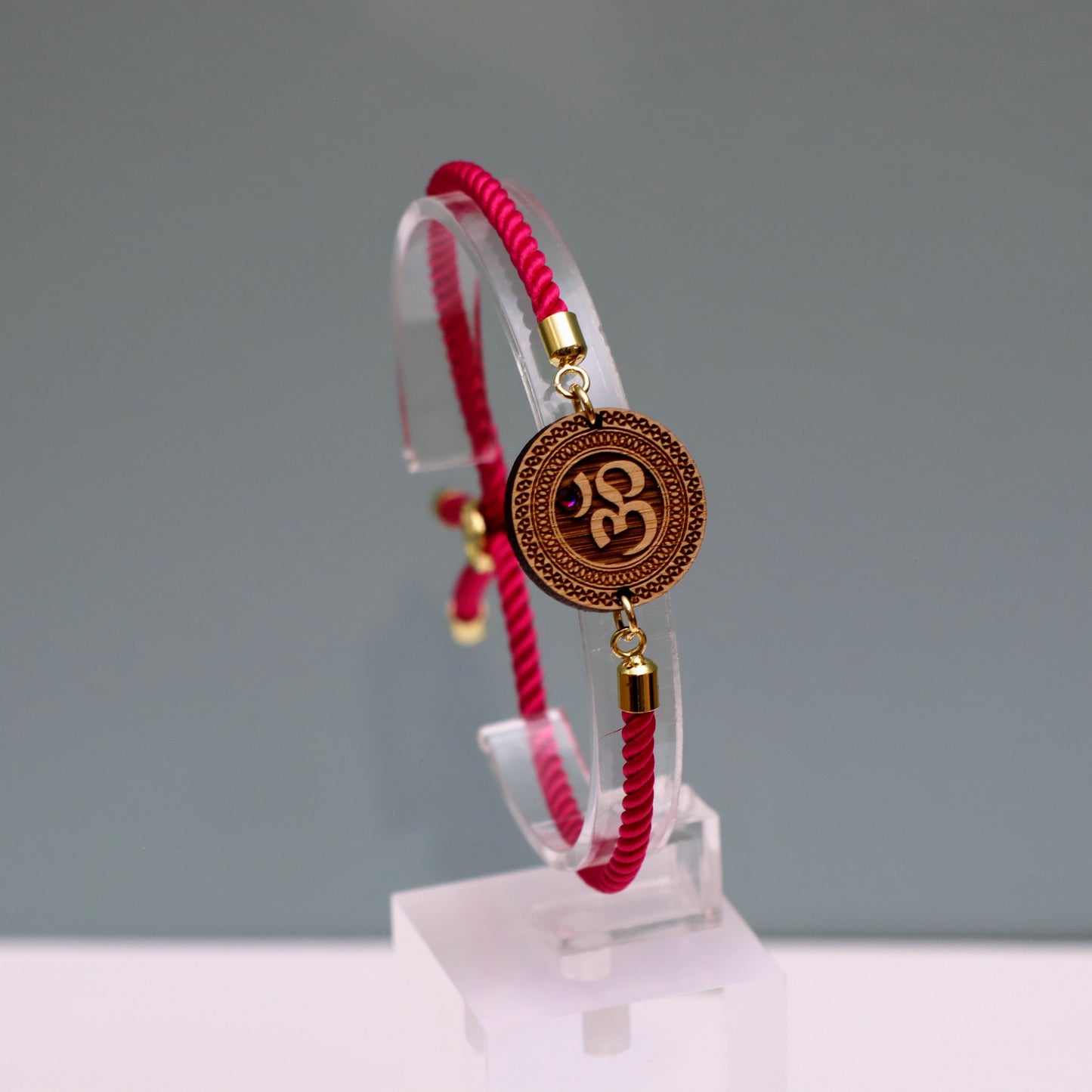 Om̐ – Symbole de l'Univers et de la Méditation - Bracelet Fuchsia avec cristal Swarovski